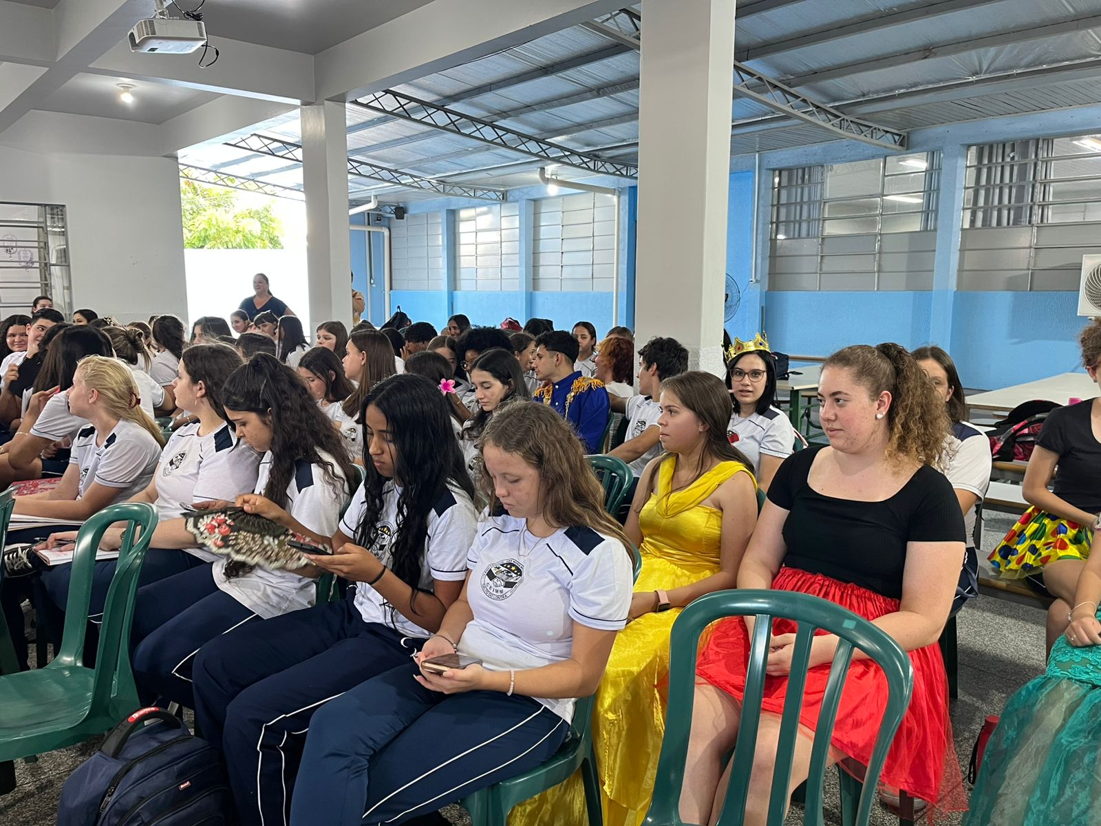 Alunos no primeiro dia de estágio com palestra e apresentações